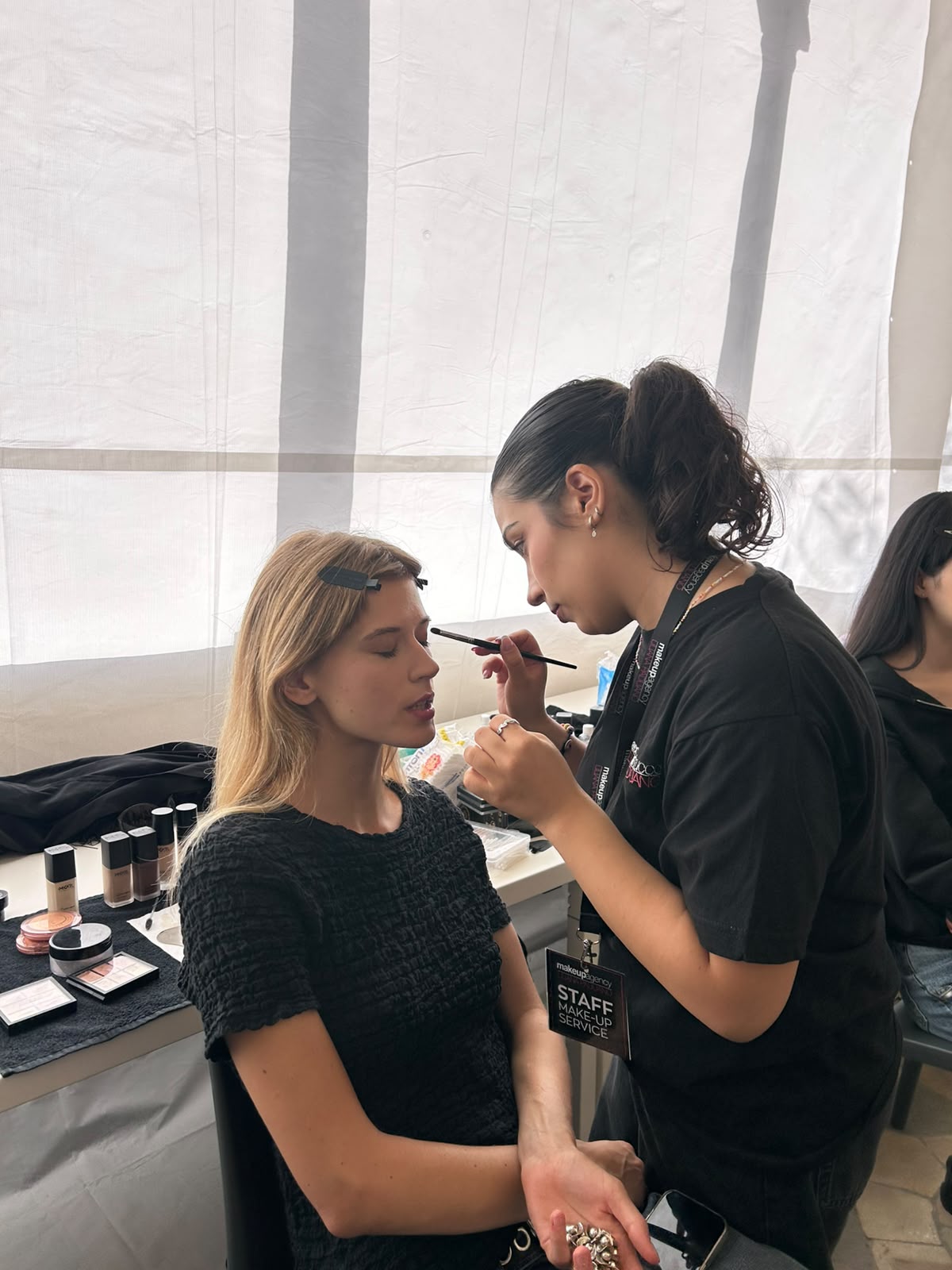 Sessanta allieve napoletane nei backstage della Milano Fashion Week: l’Accademia Liliana Paduano firma di nuovo il trucco per Martino Midali e Custo Barcelona