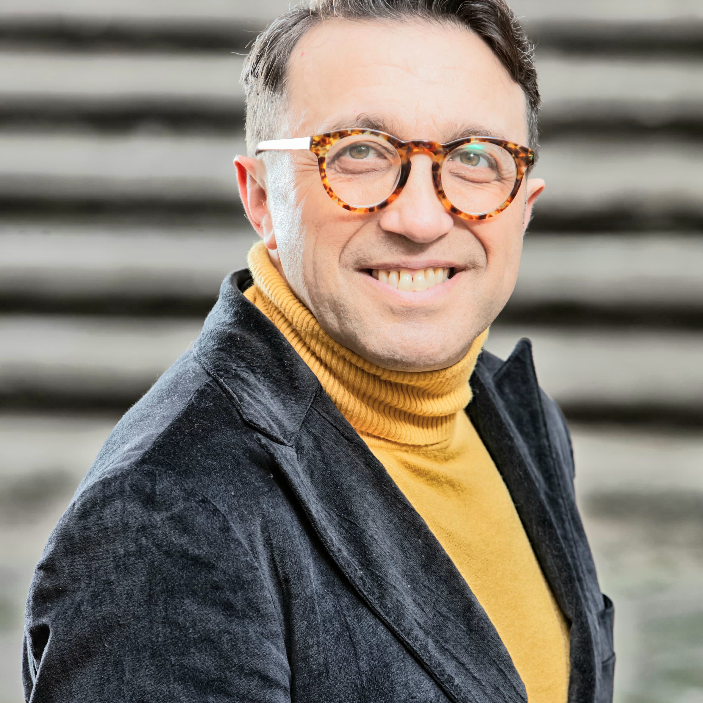 Rodolfo Valentino, il mito del cinema muto rivive al Teatro Sancarluccio