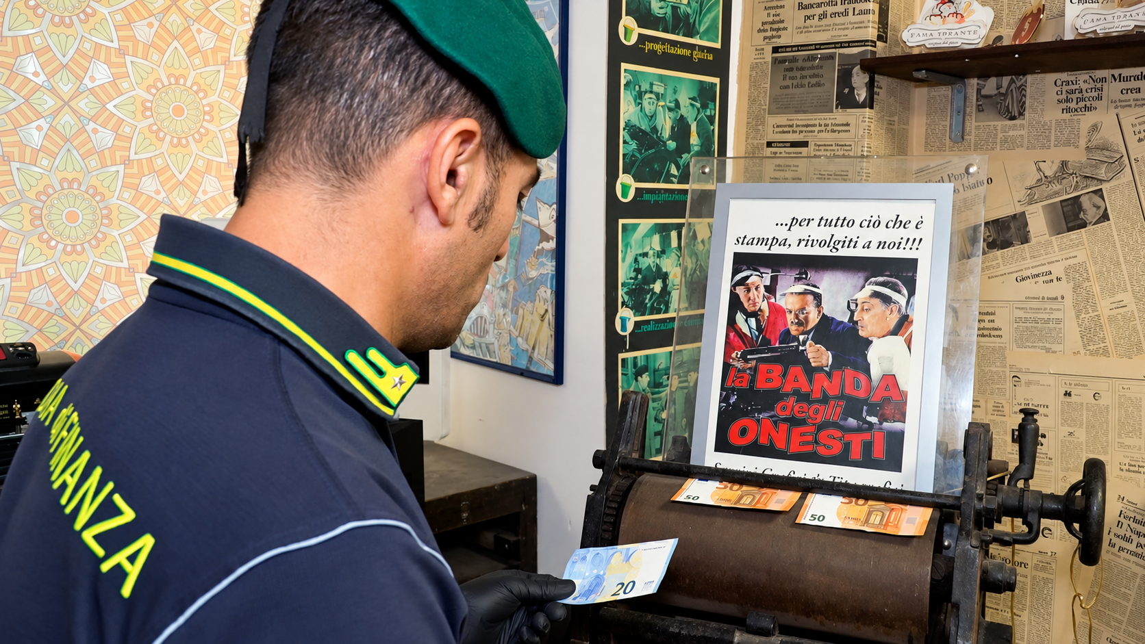 Napoli, scoperte due stamperie di euro falsi: sequestrate banconote per 400mila euro